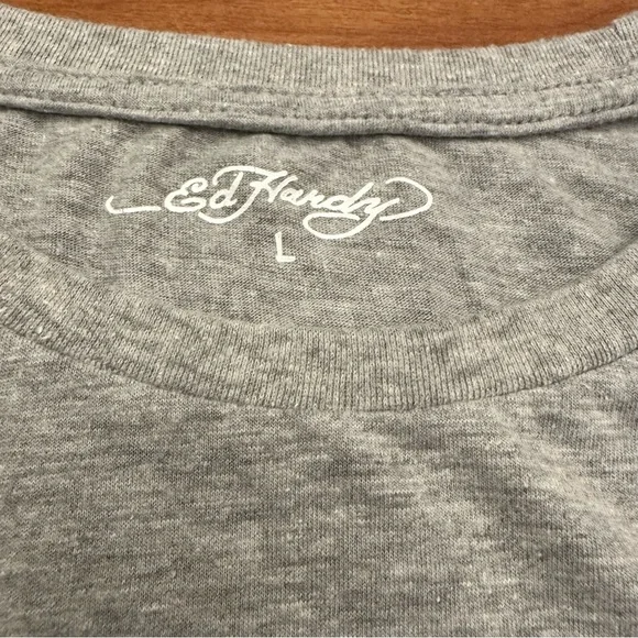 Ed Hardy Gray Cropped Top Tee Y2K Love Hearts Flash Tattoo Size Large Signature - Picture 7 of 8